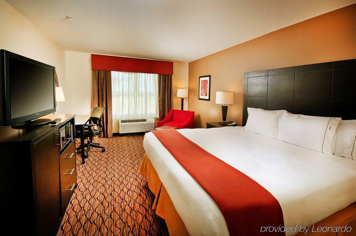 Holiday Inn Express Hotel And Suites Pearsall By Ihg Eksteriør billede