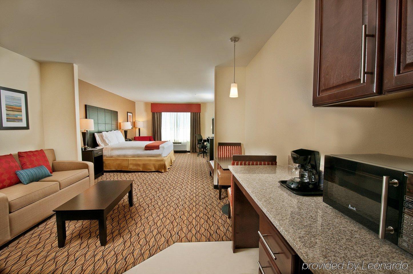 Holiday Inn Express Hotel And Suites Pearsall By Ihg Eksteriør billede